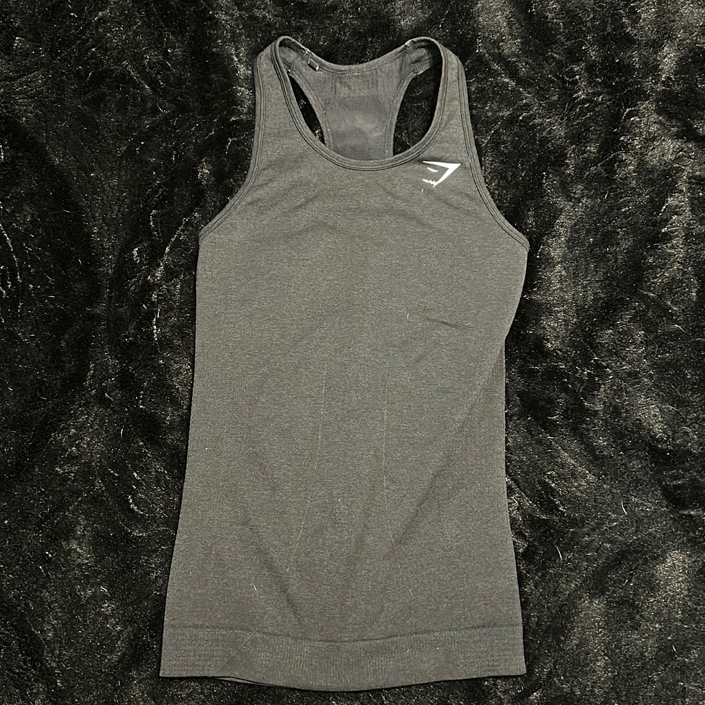 Gymshark Racer Back athletic wear. Looks super cute on :)